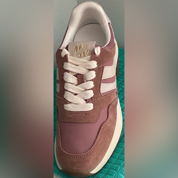 NWT.. WOMENS STEVE MADDEN RETRO RUNNER SNEAKERS - Picture 14 of 15